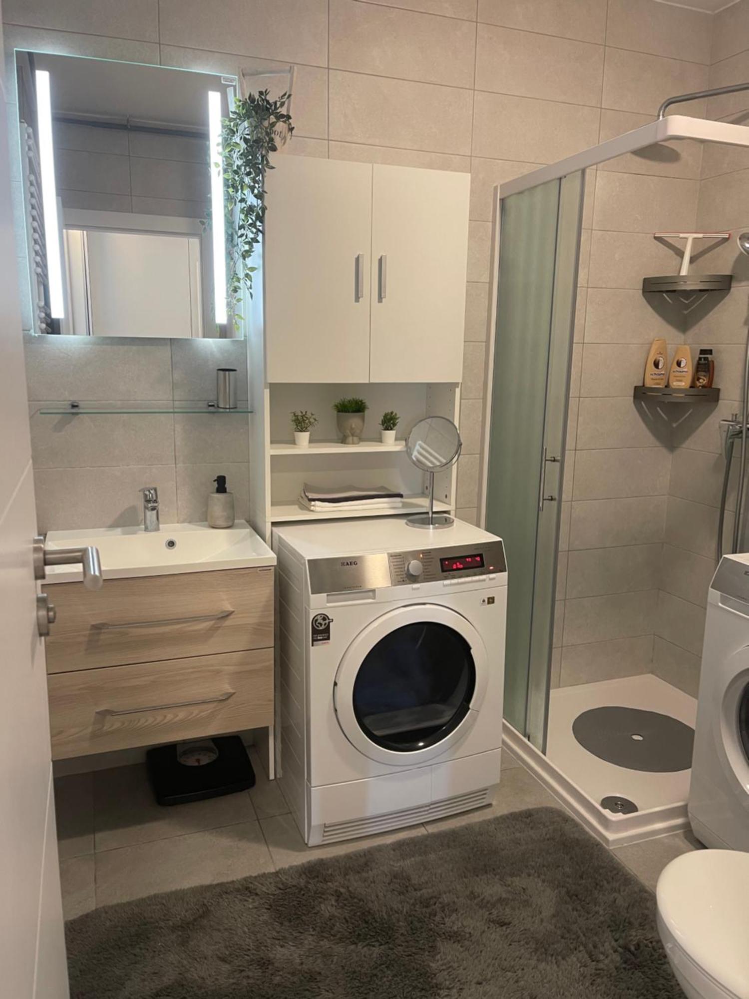 Luna,Central,Self-Check In,Ac,Wi-Fi, Washer,Free Parking Zaprešić Exteriör bild