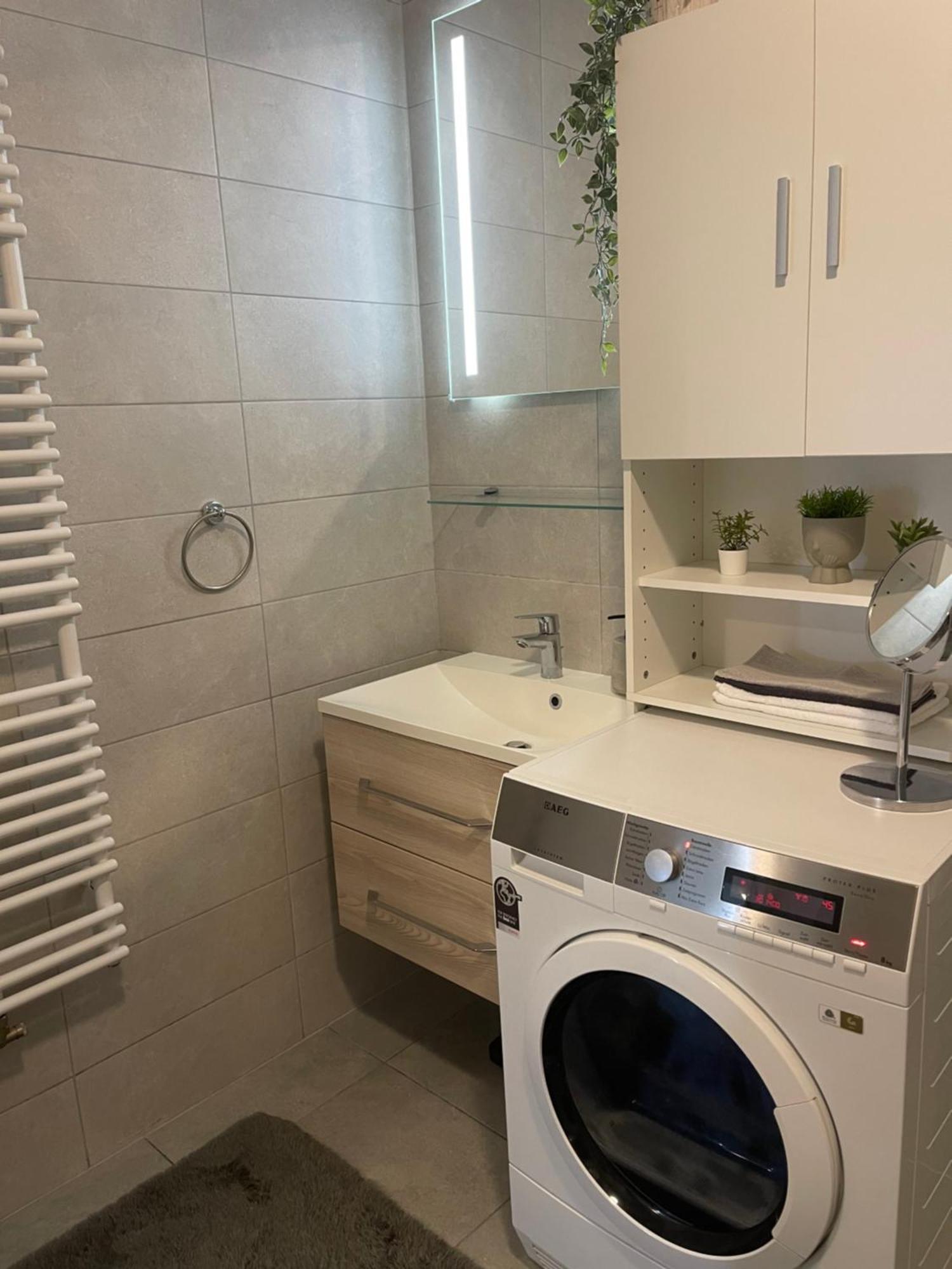 Luna,Central,Self-Check In,Ac,Wi-Fi, Washer,Free Parking Zaprešić Exteriör bild